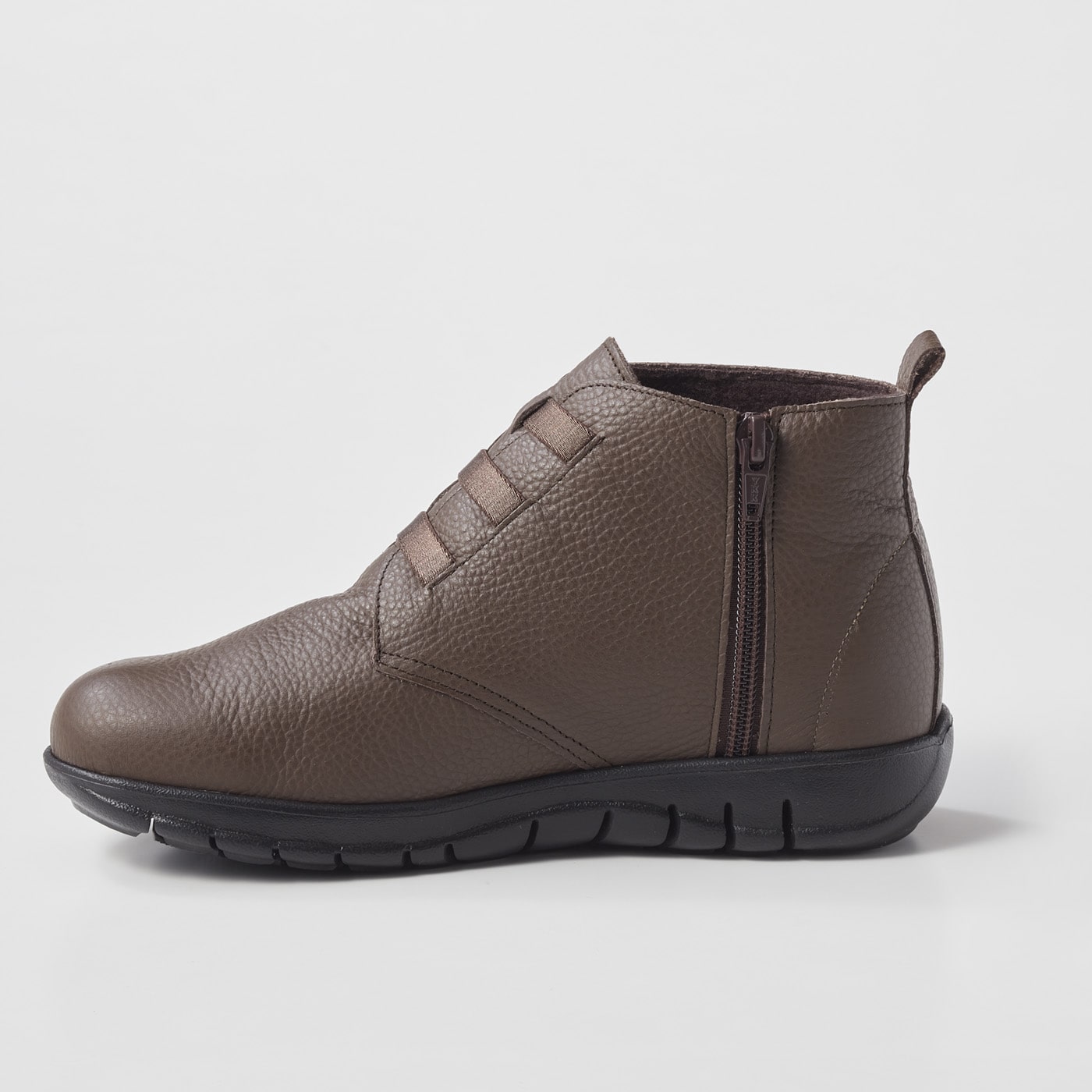 サイドファスナーで着脱簡単！