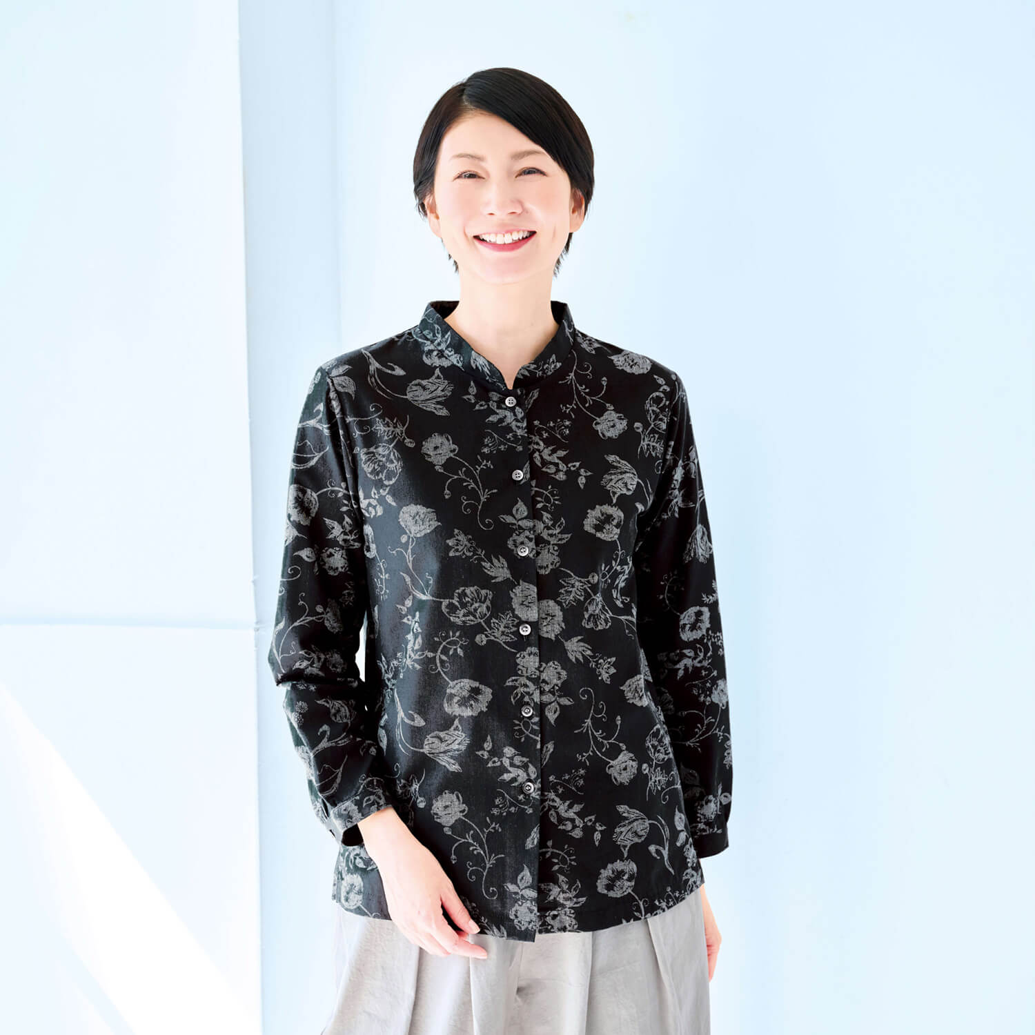 マンガン絣ブラウス