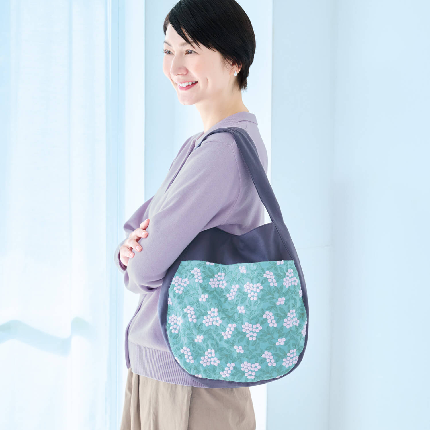 花咲く刺繍バッグ