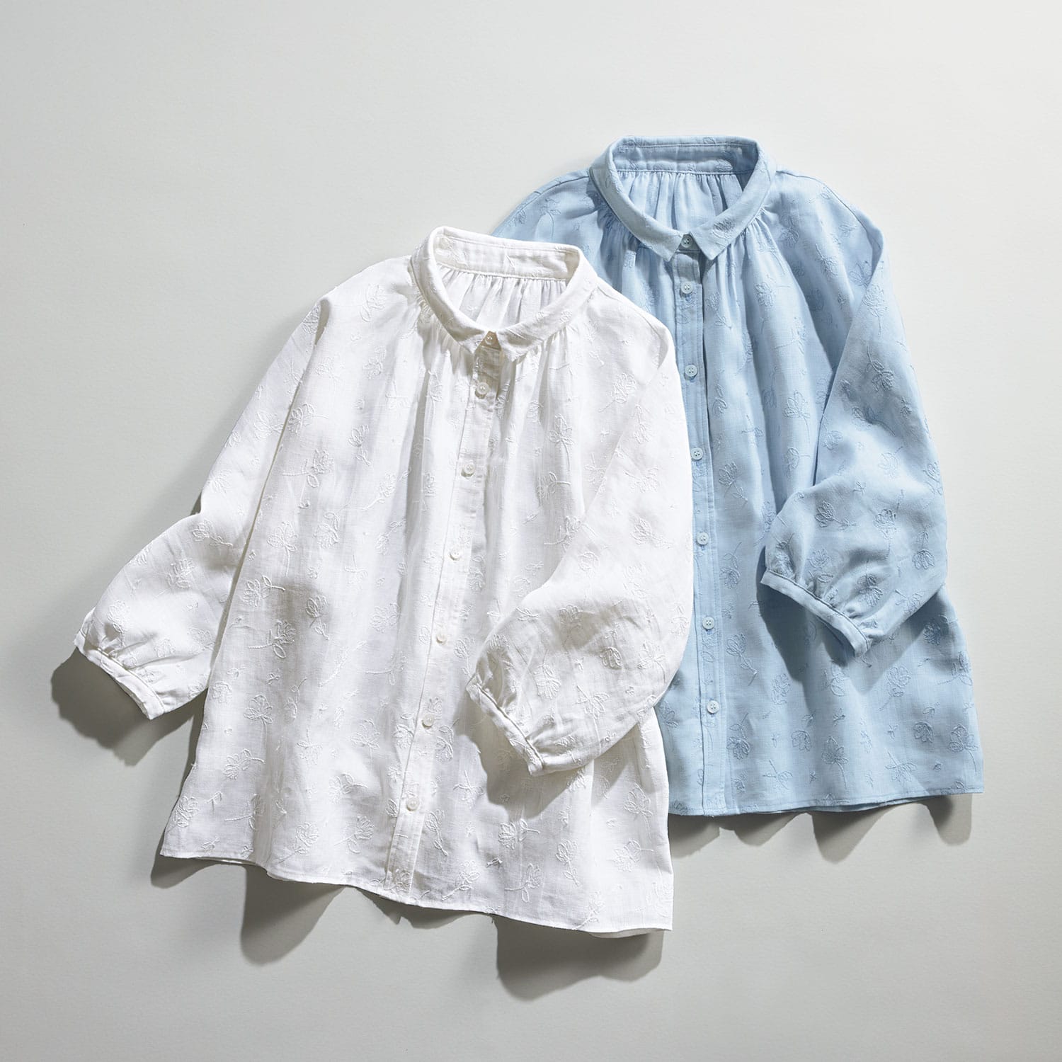 ジャパンリネン刺繍ブラウス（花柄刺繍） 『着心地のいい服